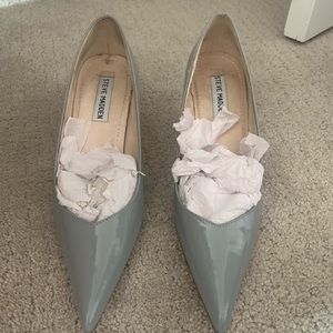 Grey Steve Madden patten leather low pumps